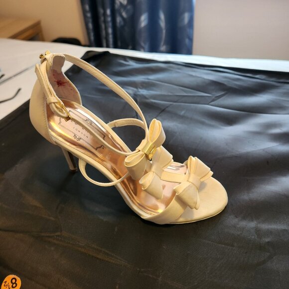Ted Baker white heels with bow - Picture 3 of 15
